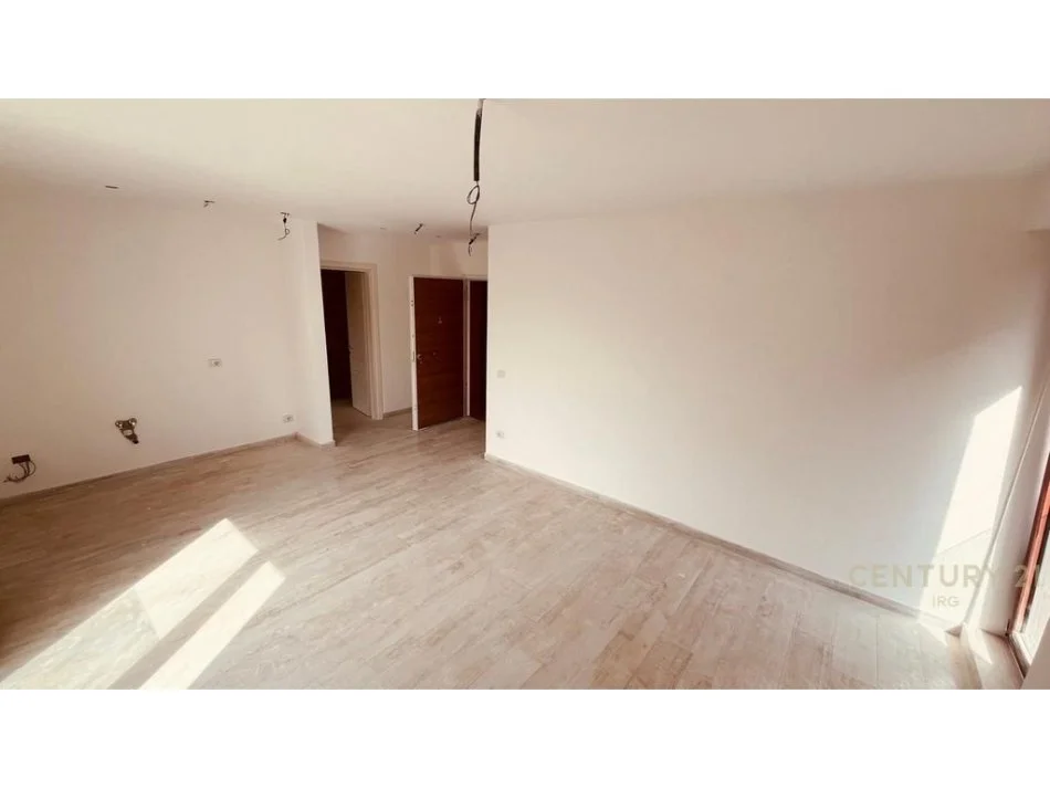 Tirane, jepet me qera zyre Kati 5, 137 m² 2.500 € (Rr. E Kavajes)