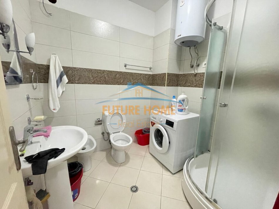 Tirane, shitet apartament 1+1+post parkimi Kati 4, 76 m² 160.000 € (Shkolla e Kuqe)