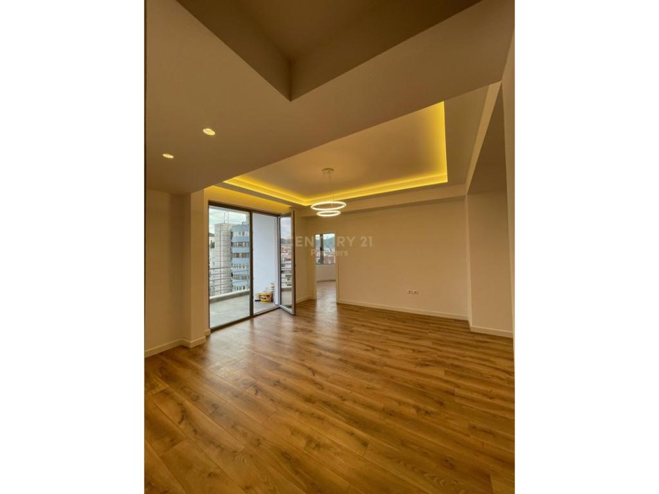 Tirane, shes apartament 2+1+Aneks+Ballkon Kati 10, 105 m² 237.000 € (Globe, Rruga e Kavajes)