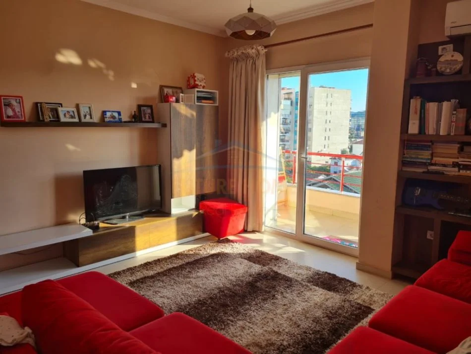 Tirane, jepet me qera apartament 2+1+Ballkon Kati 5, 90 m² 500 € (Jordan Misja)