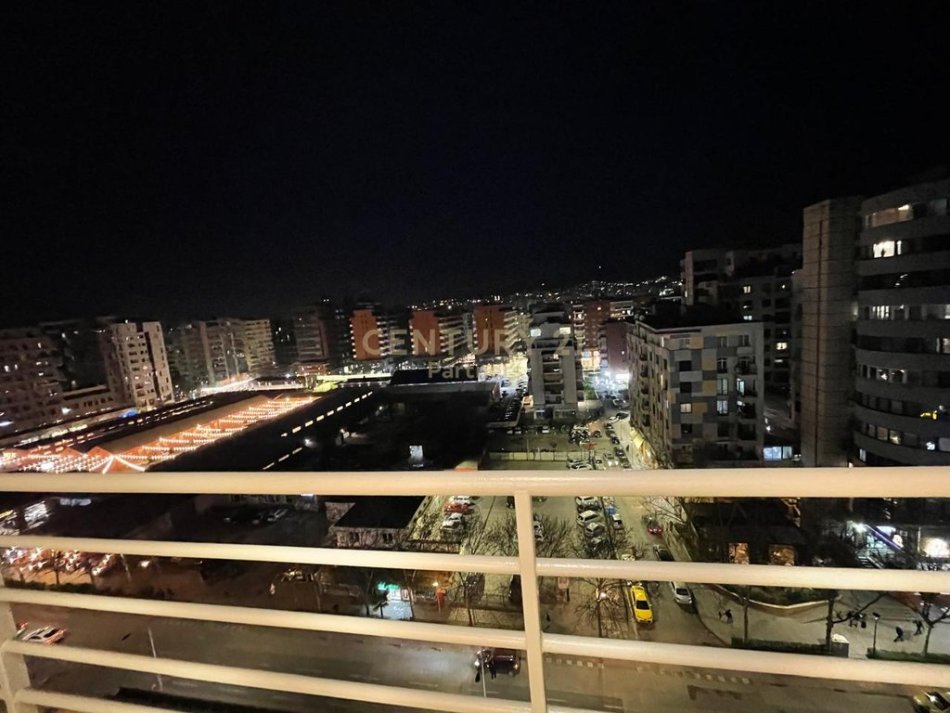 Tirane, shes apartament 2+1+Aneks+Ballkon Kati 10, 105 m² 237.000 € (Globe, Rruga e Kavajes)