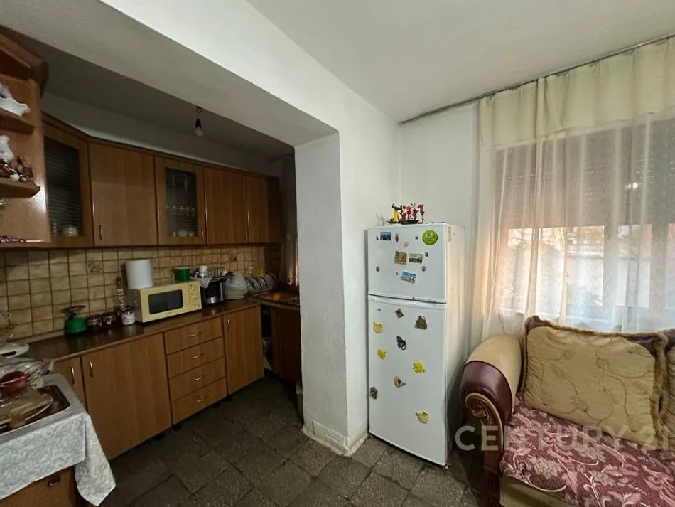 Tirane, shitet apartament 1+1 Kati 2, 56 m² 85.000 € (Ochaku)