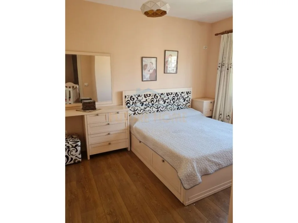 Tirane, jepet me qera apartament 2+1+Ballkon Kati 5, 90 m² 500 € (Jordan Misja)