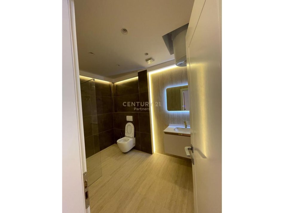 Tirane, shes apartament 2+1+Aneks+Ballkon Kati 10, 105 m² 237.000 € (Globe, Rruga e Kavajes)