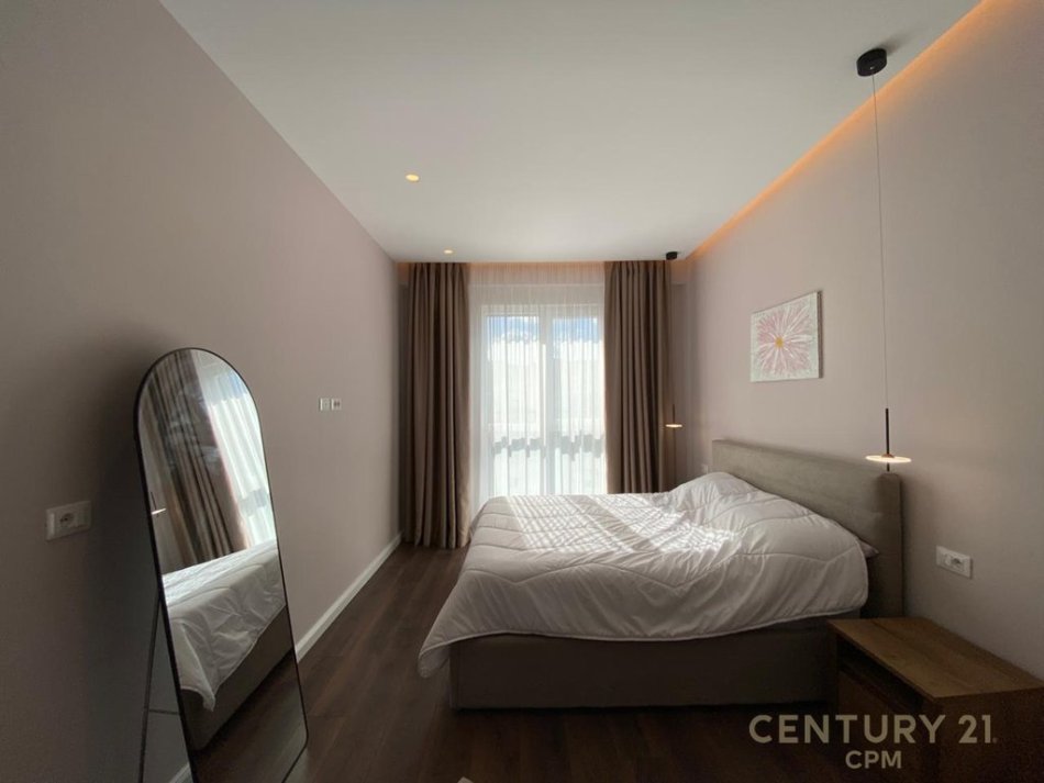 Tirane, jepet me qera apartament 2+1+Aneks+Ballkon Kati 9, 95 m² 1.100 € (Komuna Parisit)