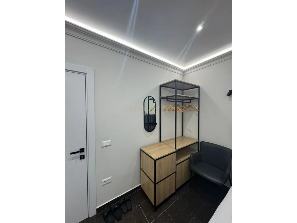 Tirane, jepen me qera 3 garsonier Kati 2, 100 m² 900 € (Siri Kodra)