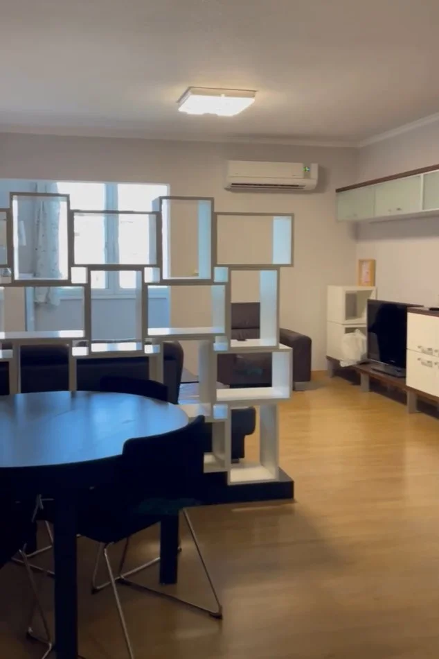 Tirane, jepet me qera apartament 2+1+Ballkon Kati 5, 100 m² 800 € (Rruga e kosovareve)