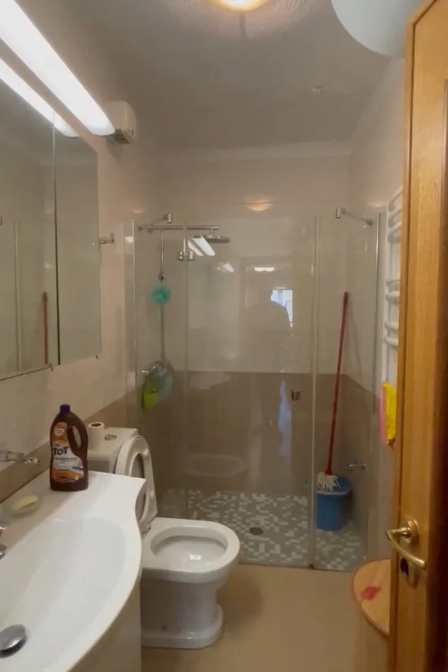 Tirane, jepet me qera apartament 2+1+Ballkon Kati 5, 100 m² 800 € (Rruga e kosovareve)