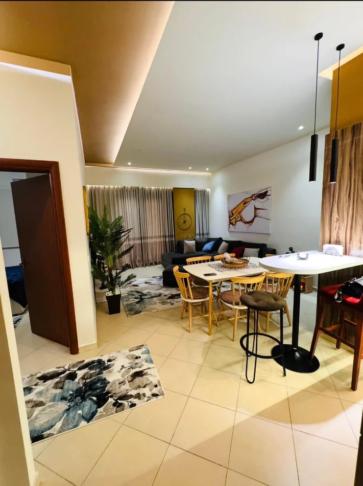 Tirane, jepet me qera apartament 1+1+parkim Kati 1, 70 m² 650 € (Market Coku ne rrugen Bill Klinton perballe Kristalit)
