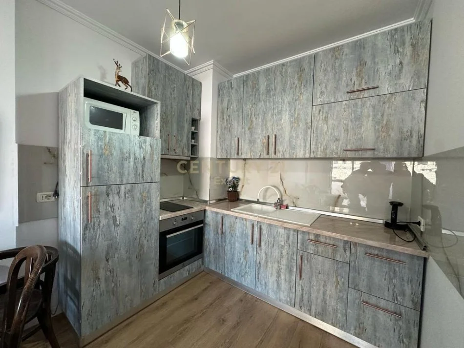 Tirane, jepet me qera apartament 1+1 Kati 4, 64 m² 500 € (Siri Kodra)