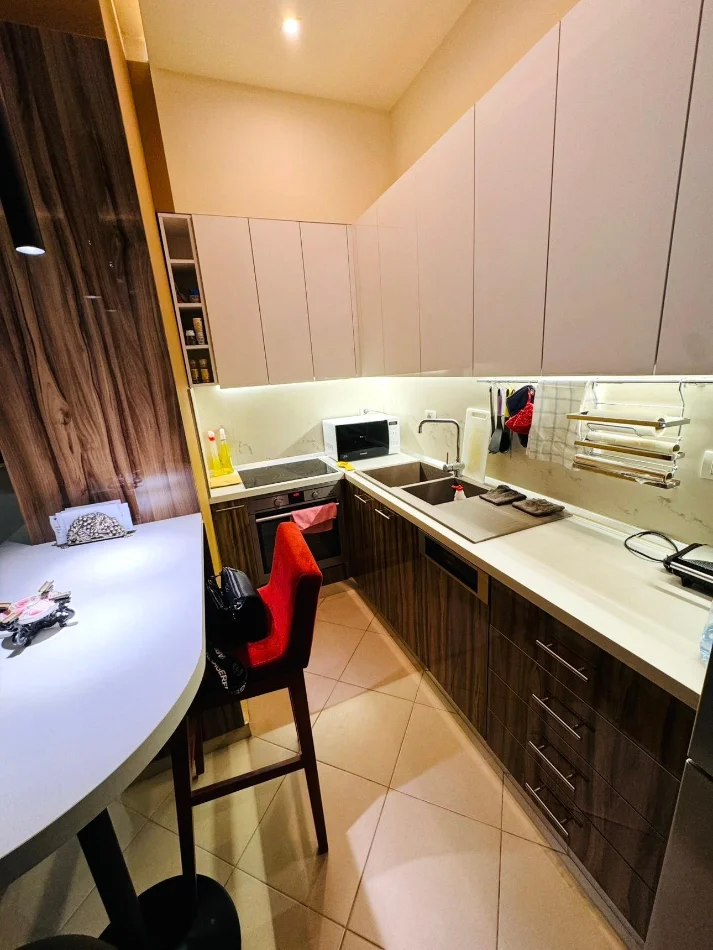 Tirane, jepet me qera apartament 1+1+parkim Kati 1, 70 m² 650 € (Market Coku ne rrugen Bill Klinton perballe Kristalit)