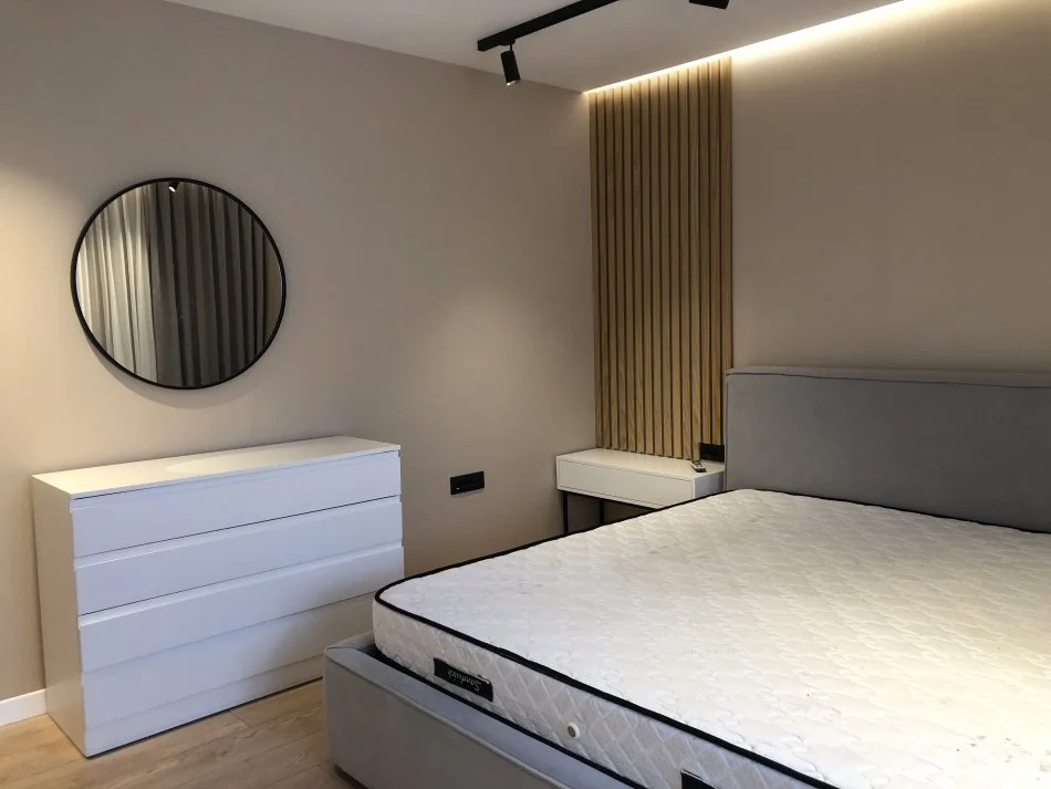 Tirane, jepet me qera apartament 2+1+Ballkon Kati 6, 90 m² 850 € (Rruga e Kosovareve)