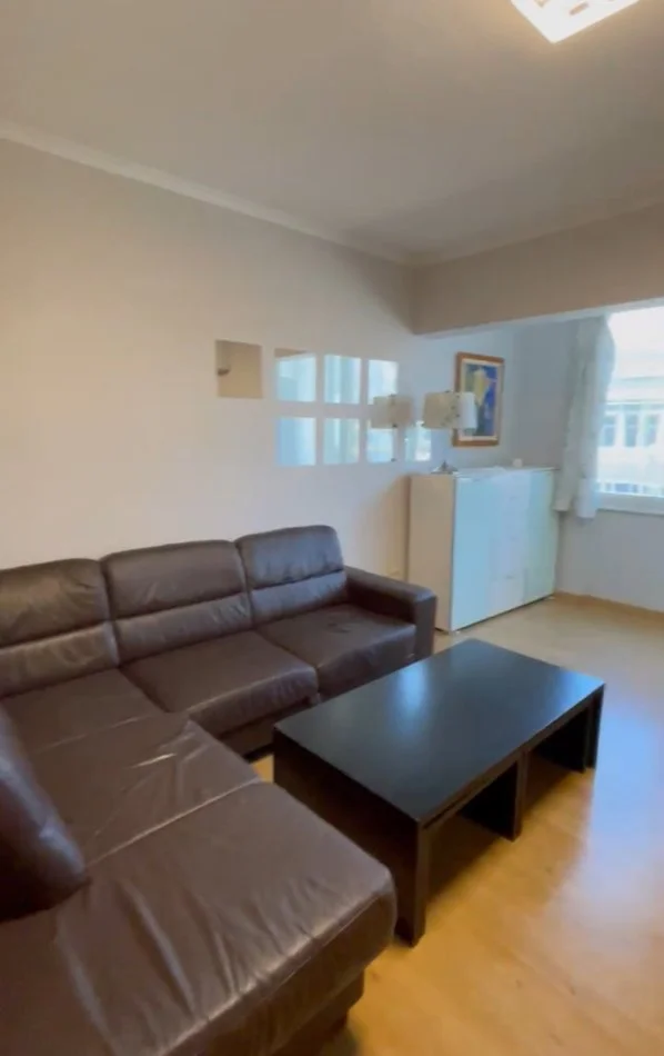 Tirane, jepet me qera apartament 2+1+Ballkon Kati 5, 100 m² 800 € (Rruga e kosovareve)