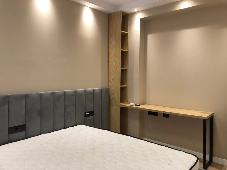 Tirane, jepet me qera apartament 2+1+Ballkon Kati 6, 90 m² 850 € (Rruga e Kosovareve)