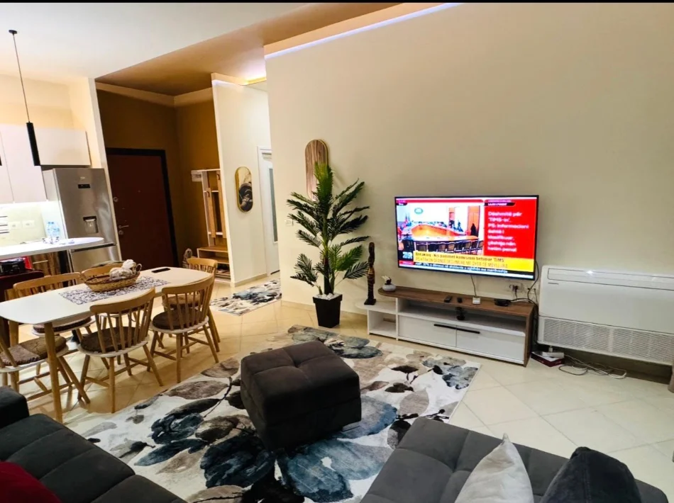 Tirane, jepet me qera apartament 1+1+parkim Kati 1, 70 m² 650 € (Market Coku ne rrugen Bill Klinton perballe Kristalit)