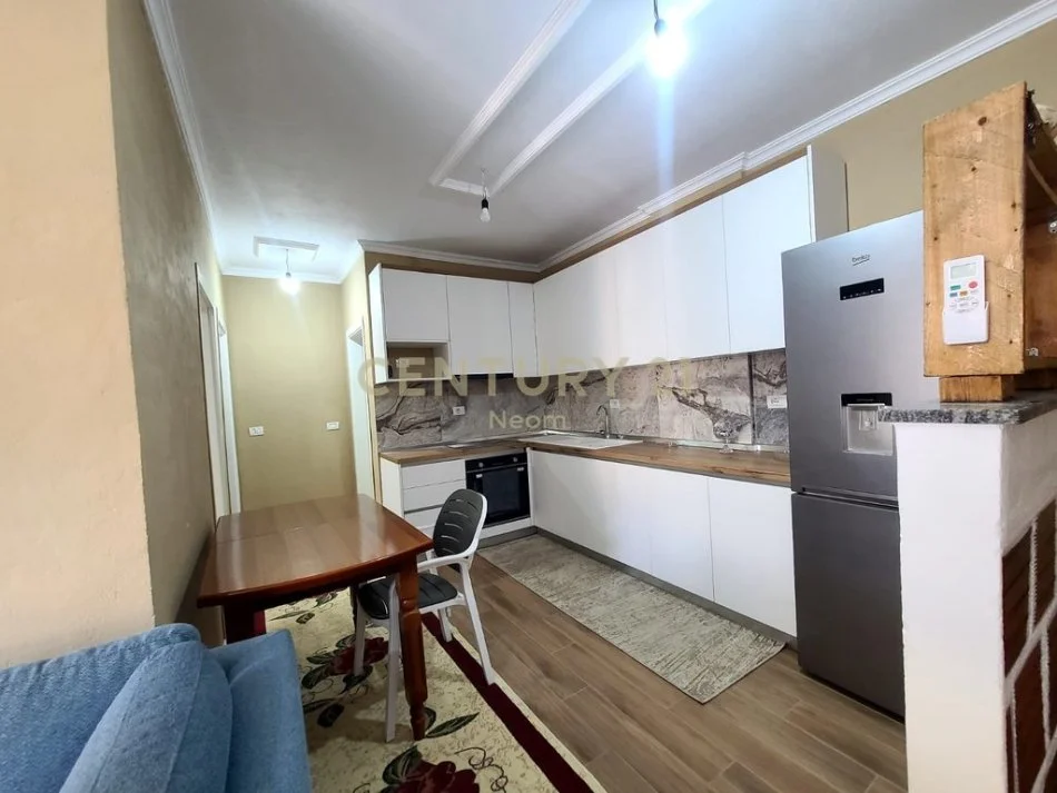 Tirane, jepet me qera apartament 2+1 Kati 1, 71 m² 500 € (Shkoze, Kompleksi Tom Doshi)