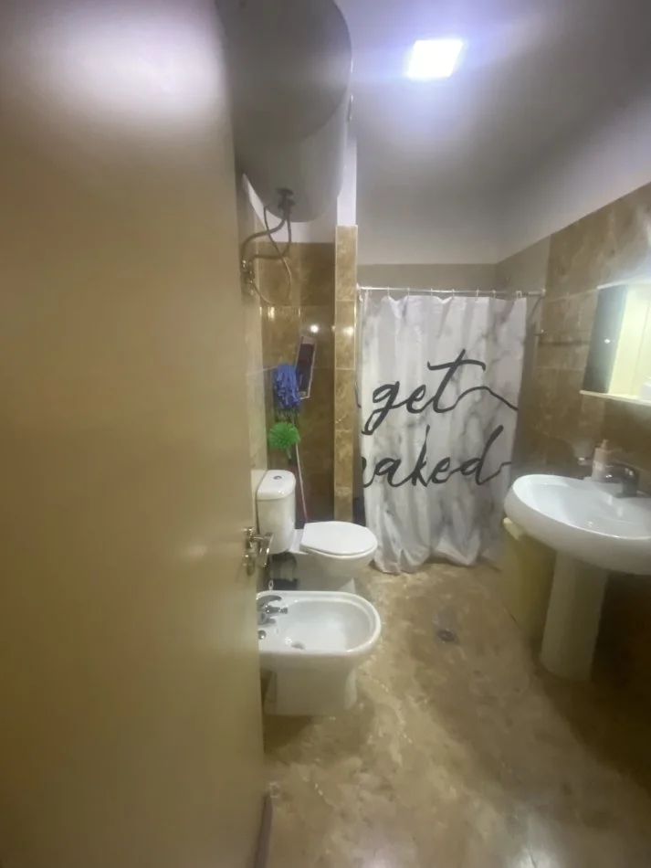 Tirane, jepet me qera apartament 2+1+Ballkon Kati 2, 100 m² 500 € (Hamdi sina)