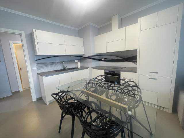 Tirane, jepet me qera apartament Kati 7, 100 m² 1.300 Euro (Ambasador 3)