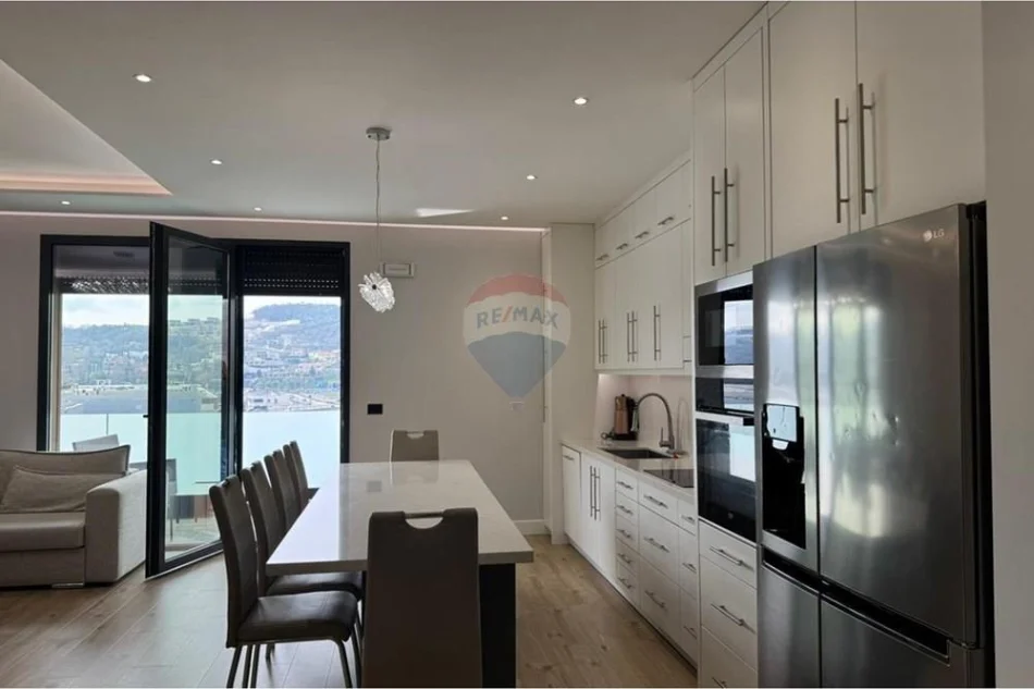 Tirane, shitet apartament 3+1+2 , 147 m² 495.000 € (Teg)