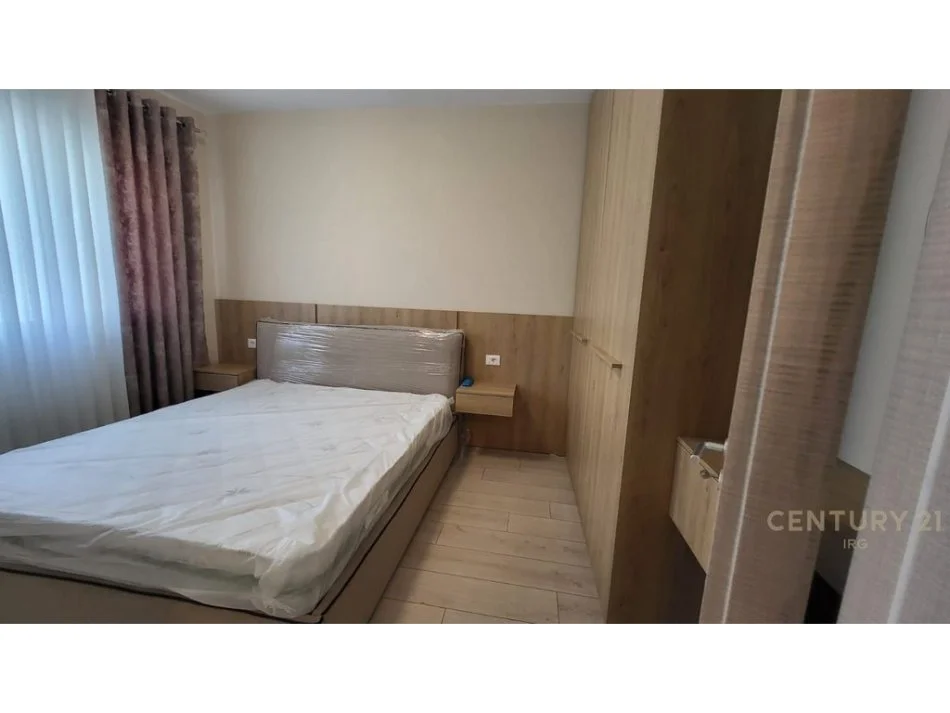 Tirane, jepet me qera apartament 2+1 Kati 4, 96 m² 700 € (River Residence)