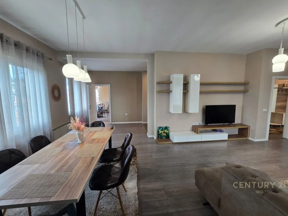 Tirane, jepet me qera apartament 2+1 Kati 2, 124 m² 850 € (Rruga Elbasanit)