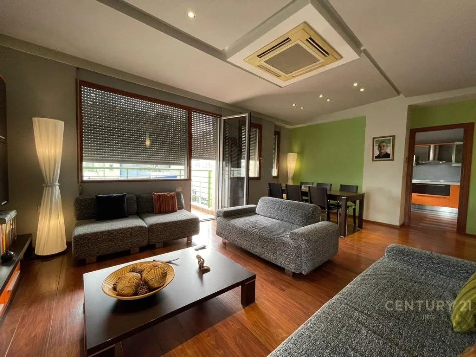 Tirane, jepet me qera apartament+verande | Penthouse 3+1 Kati 11, 178 m² (Rruga Dibres)