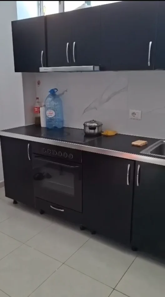 Tirane, jepet me qera garsonier Kati 1, 35 m² 320 € (Ferit Xhajko ,Ish Restorant Durresi)