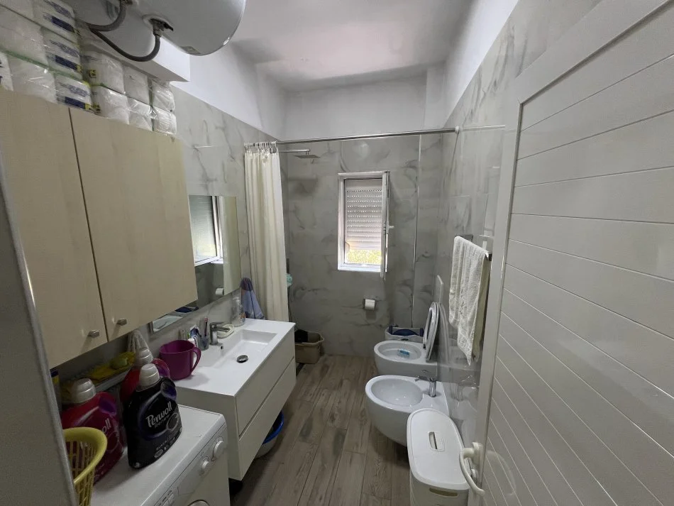 Tirane, shes apartament 2+1 Kati 4, 64 m² 160.000 € (Ish Ekspozita)