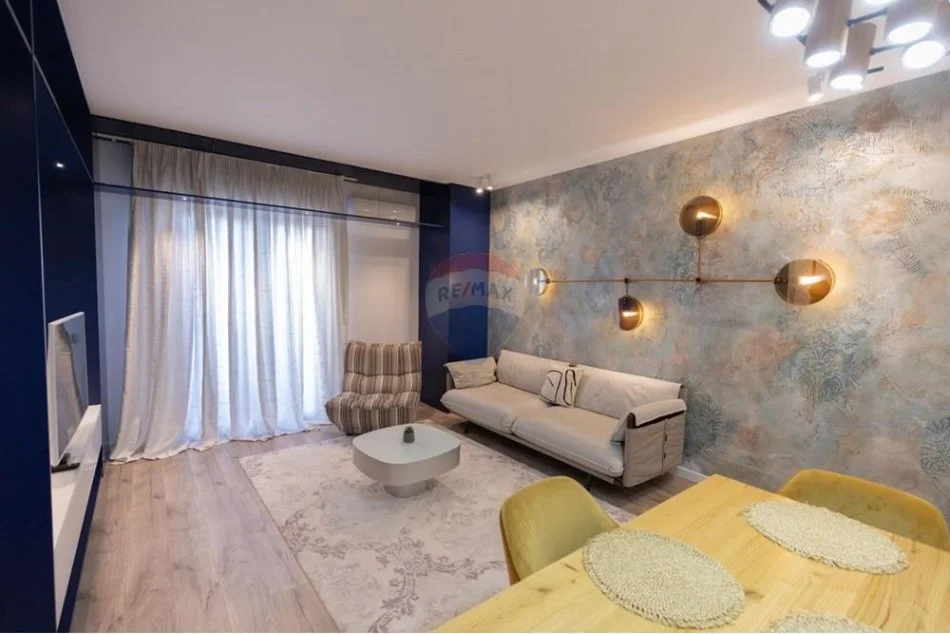 Tirane, shitet apartament 2+1+Ballkon Kati 4, 105 m² 420.000 € (Qender)