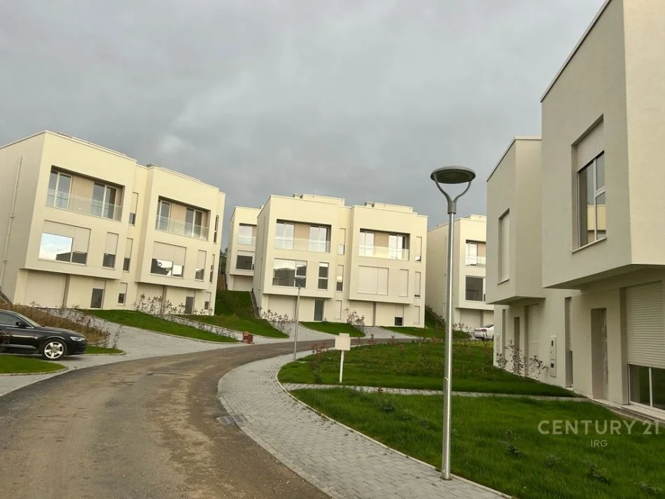 Tirane, jepet me qera Vile 2 Katshe , 295 m² 1.300 € (Residenca Aba)