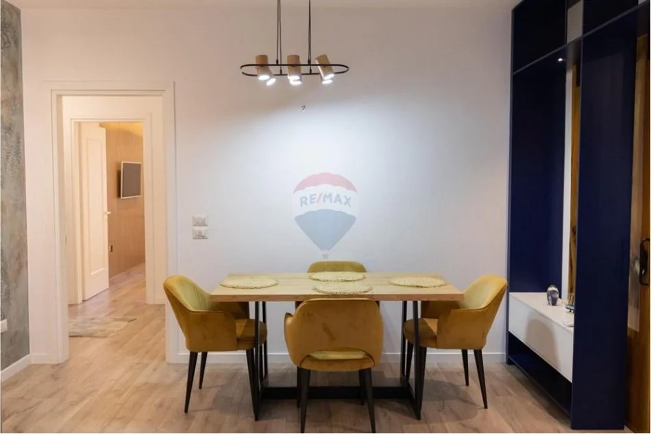 Tirane, shitet apartament 2+1+Ballkon Kati 4, 105 m² 420.000 € (Qender)