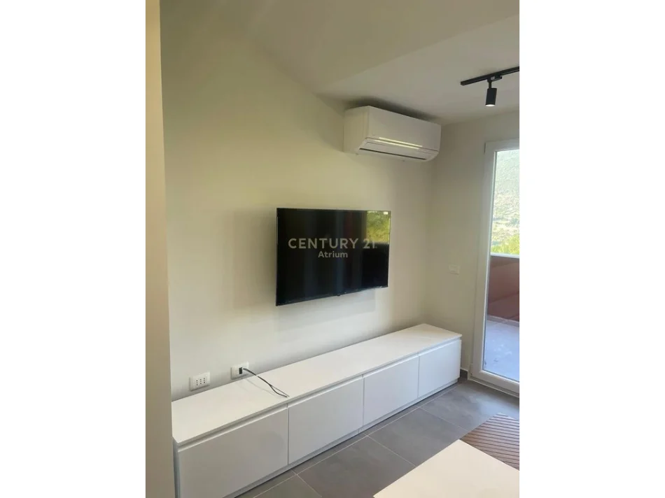 Tirane, jepet me qera apartament 1+1 Kati 4, 70 m² 400 € (fresku)