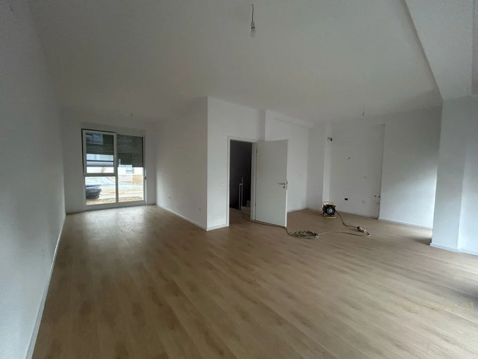 Tirane, jepet me qera Vile 2 Katshe , 295 m² 1.300 € (Residenca Aba)