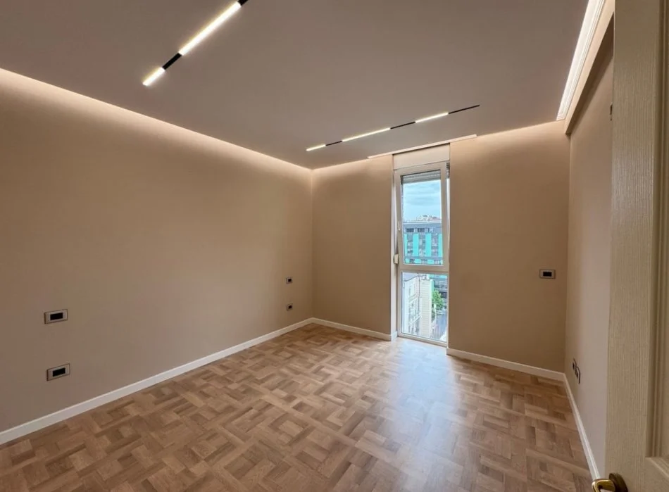 Tirane, jepet me qera ambjent biznesi Kati 5, 120 m² 1.800 € (Ambasador 1)