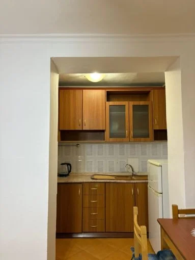 Tirane, jepet me qera apartament 1+1 Kati 0, 60 m² 370 € (Prane Spitalit QSUT)