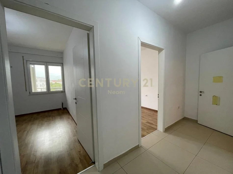 Tirane, shitet apartament 2+1+Aneks+Ballkon Kati 2, 115 m² 185.000 € (Kinostudio)
