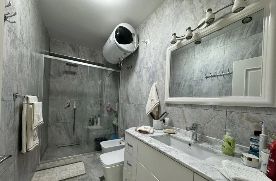 Tirane, shitet apartament 2+1+Ballkon Kati 4, 113 m² 280000 € (Selvia)