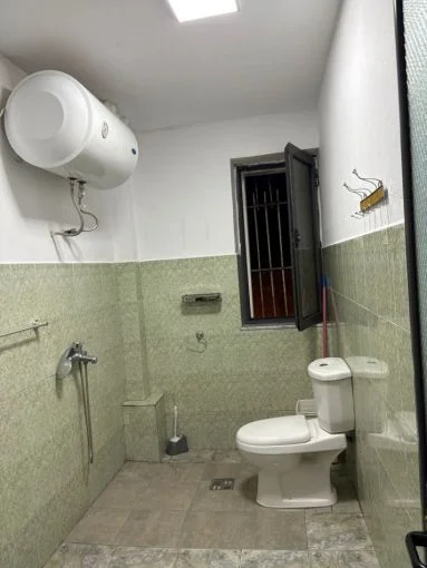 Tirane, jepet me qera apartament 1+1 Kati 0, 60 m² 370 € (Prane Spitalit QSUT)
