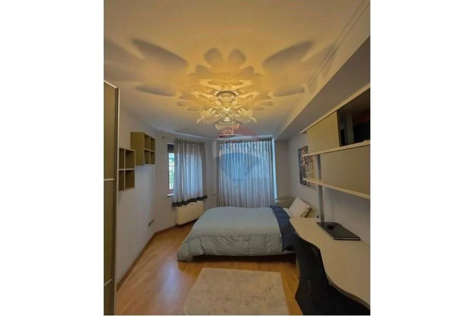 Tirane, shitet apartament 3+1+2+depo+Ballkon Kati 5, 214 m² 650.000 € (Bulevardi Zogu I)
