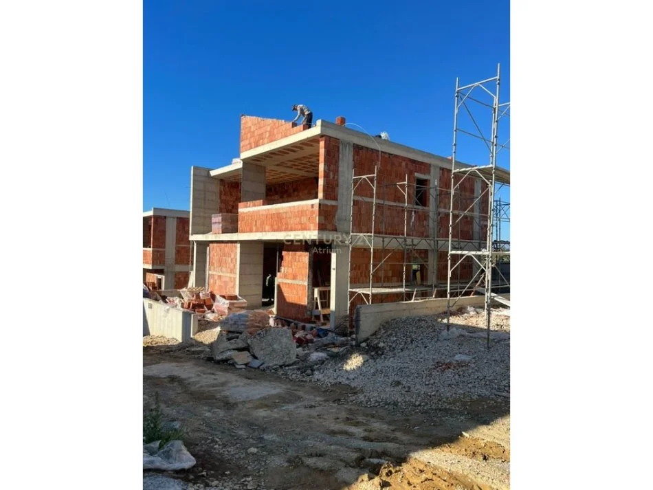 Tirane, shitet Vile 2 Katshe Kati 2, 322 m² 620.000 € (Lundra Village)