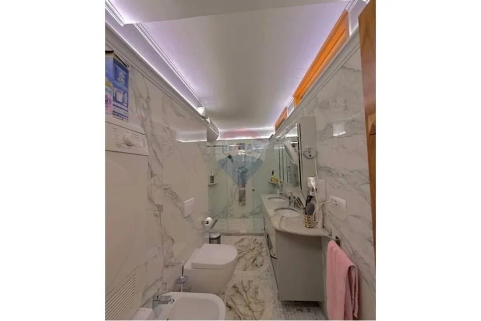 Tirane, shitet apartament 3+1+2+depo+Ballkon Kati 5, 214 m² 650.000 € (Bulevardi Zogu I)