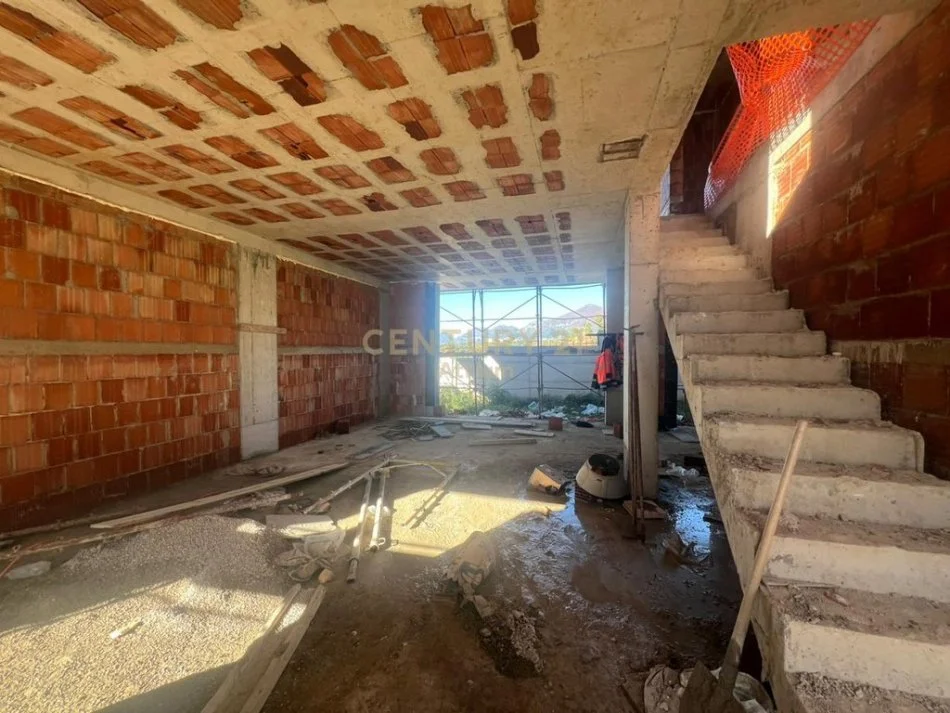 Tirane, shitet Vile 2 Katshe Kati 2, 322 m² 620.000 € (Lundra Village)
