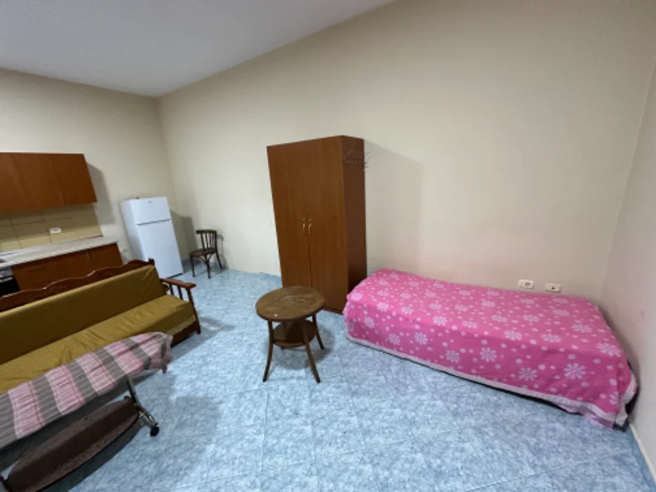 Tirane, jepet me qera garsonier Kati 1, 35 m² 200 € (Rrethi i Shkozes)