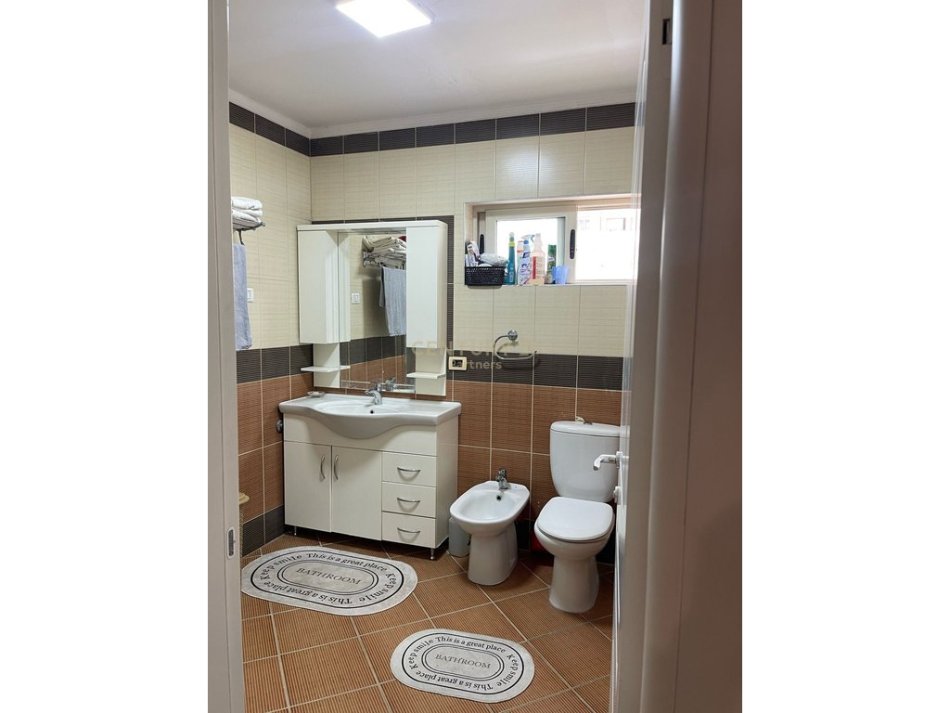 Tirane, shitet apartament 3+1+Aneks+Ballkon Kati 4, 123 m² 221.900 € (Globe, Rruga e Kavajes)
