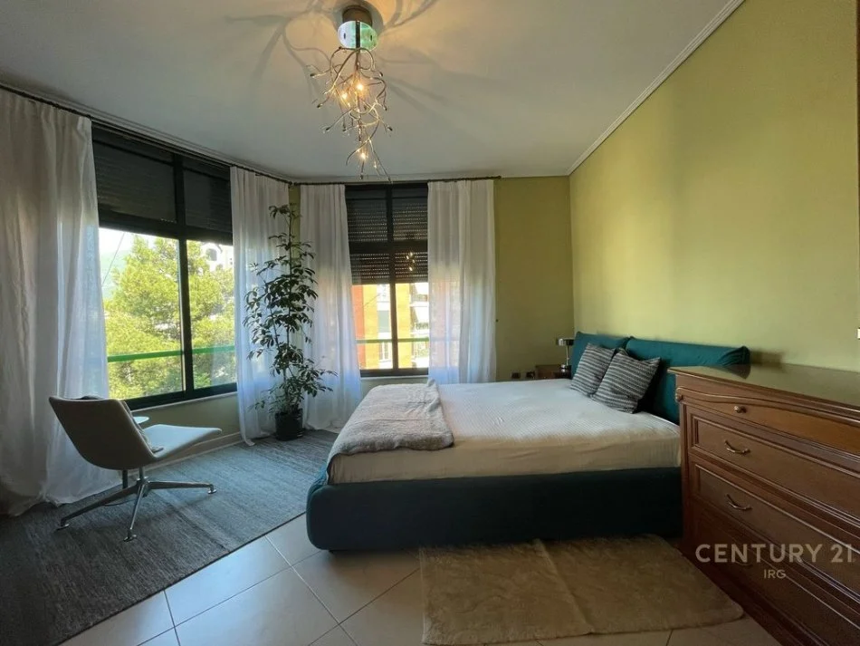 Tirane, jepet me qera apartament 1+1 Kati 5, 72 m² 600 € (Ali Demi)