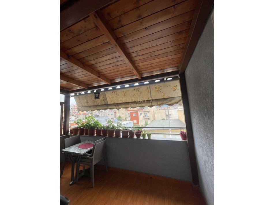 Tirane, shitet apartament 3+1+Aneks+Ballkon Kati 4, 123 m² 221.900 € (Globe, Rruga e Kavajes)