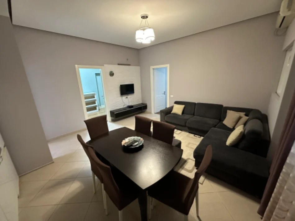 Tirane, jepet me qera apartament 2+1 Kati 1, 90 m² 450 € (Rrethi i Shkozes, Rruga Ali Shefqeti)