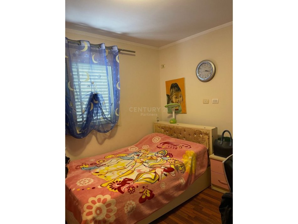 Tirane, shitet apartament 3+1+Aneks+Ballkon Kati 4, 123 m² 221.900 € (Globe, Rruga e Kavajes)