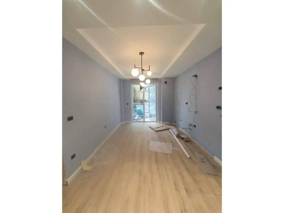 Tirane, jepet me qera zyre Kati 2, 116 m² 2.000 € (Bllok)