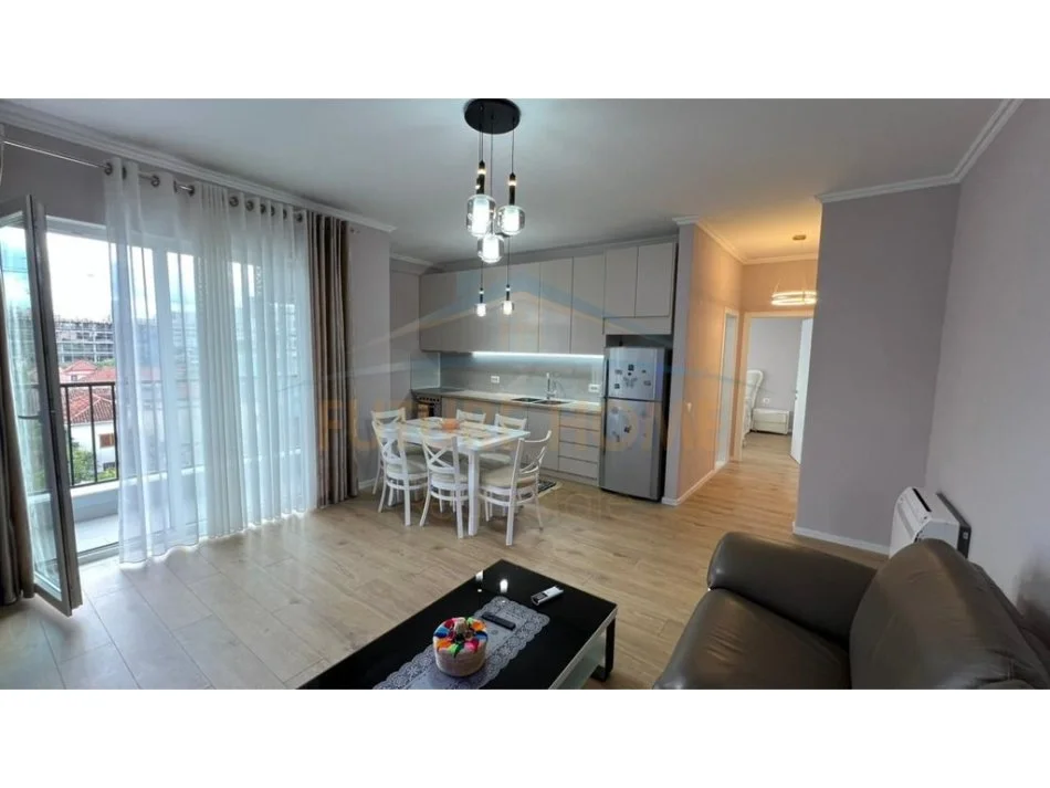 Tirane, jepet me qera apartament 1+1+Ballkon Kati 3, 73 m² 600 € (Siri kodra)